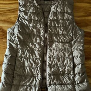 Uniqlo Gray Puffer Vest